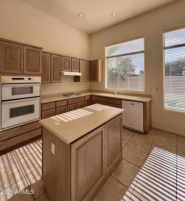 Building Photo - 7307 E Vaquero Dr