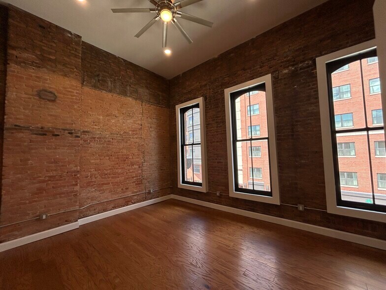 Building Photo - 311 W Fayette St