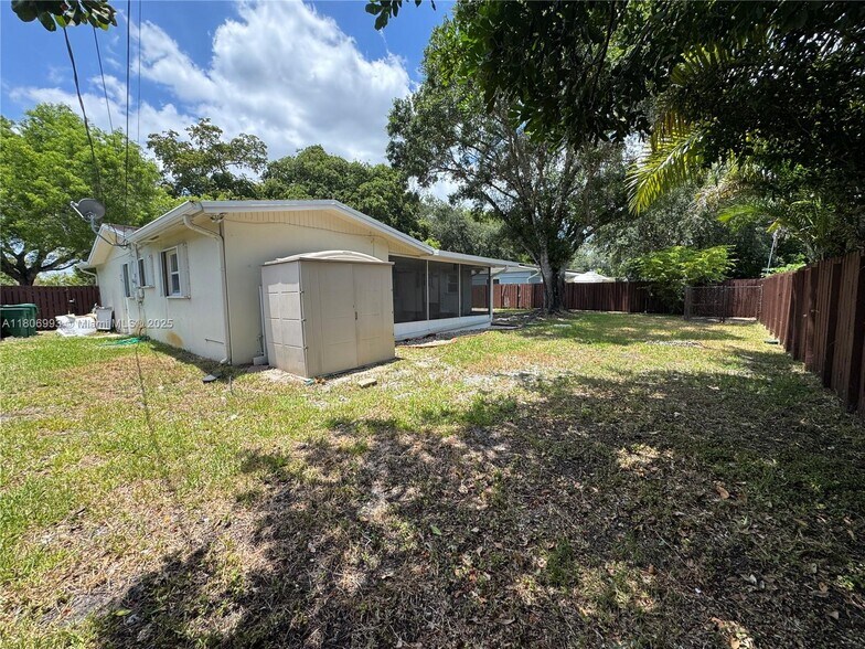 Building Photo - 5122 SW 92nd Ter