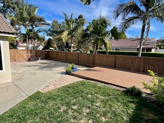 Building Photo - Village Park Single Story Home - Immaculat...