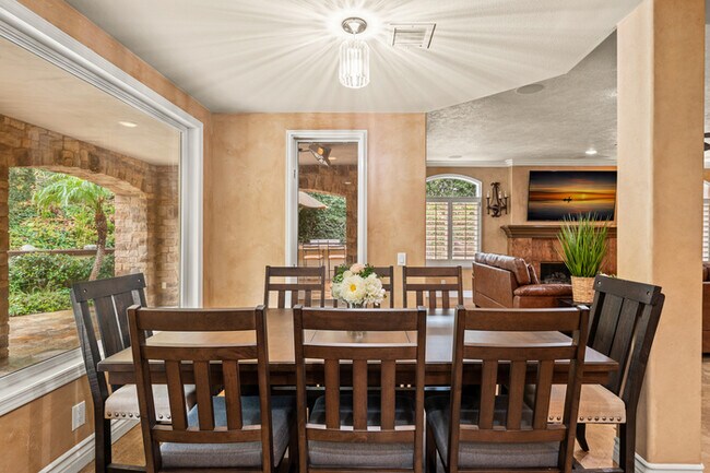 Building Photo - Elegant 5BR Furnished Estate with Pool & G...