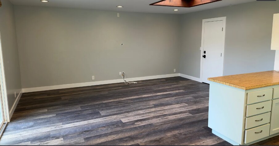 Building Photo - 3293 Roland Dr