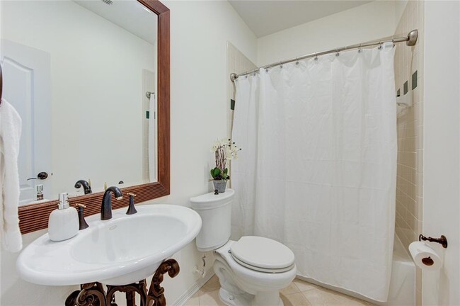 Building Photo - 13515 N Tracewood Bend