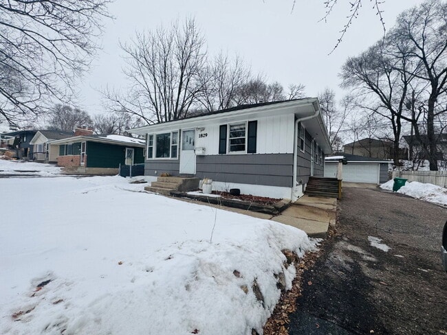 Building Photo - Spacious 5-Bed Home with Finished Basement & Gleaming Hardwood Floors in St. Louis Park!