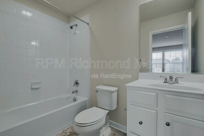 Building Photo - 1413 Kerr Dr