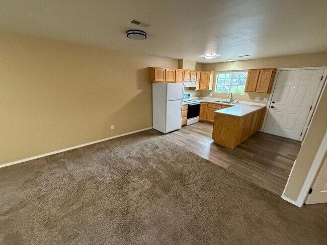Building Photo - Newly Renovated Ground Level Orchards 2-be...