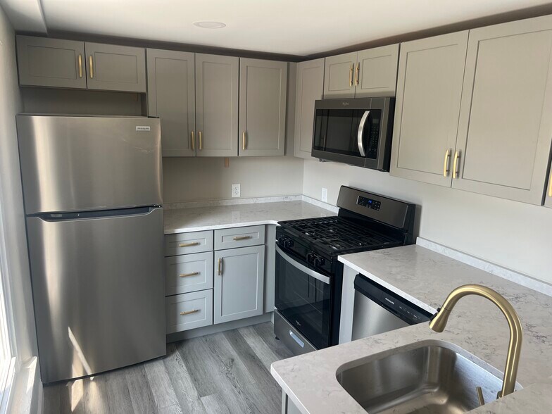 Building Photo - 31 N Main St