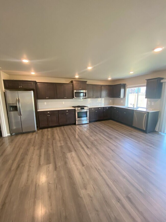 Building Photo - Spacious, modern 5-bed, 2.75-bath in sought-after Daisy Crossing Community in Sultan