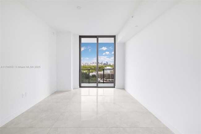Building Photo - 2678 Tigertail Ave