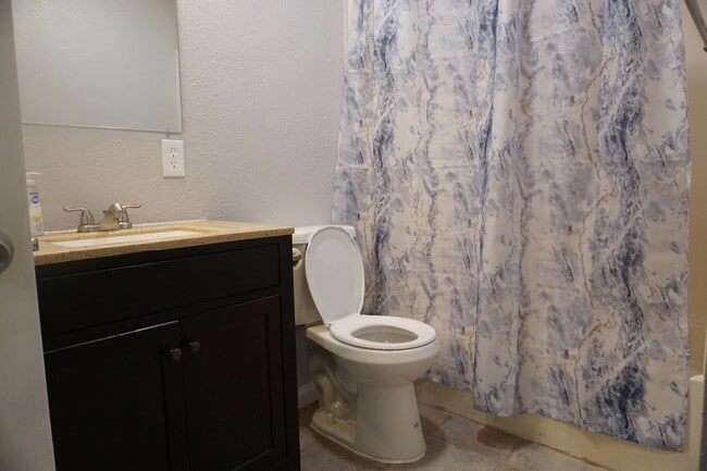 Building Photo - 65 Sycamore Cir