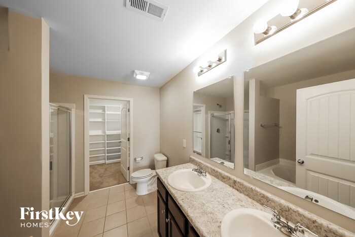 Building Photo - 940 Valley Cir