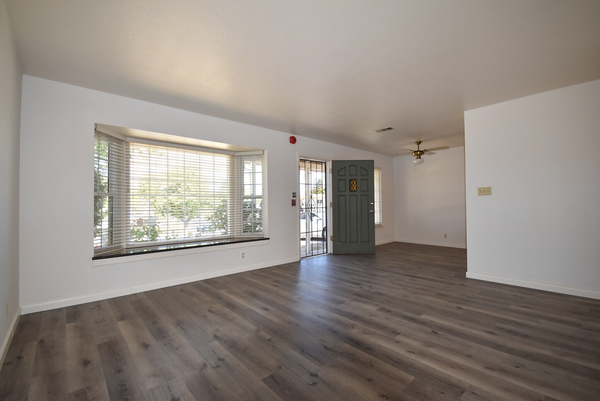 Building Photo - 1098 Sereno Dr