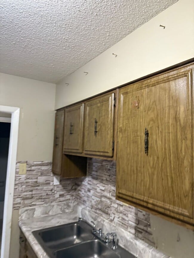 Building Photo - 3385 Barbwood Dr