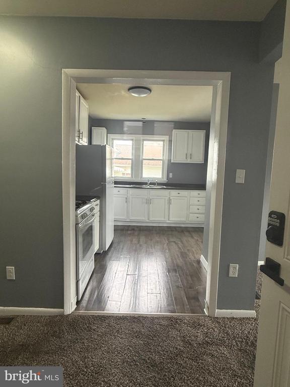 Building Photo - 75 Melrose Ave