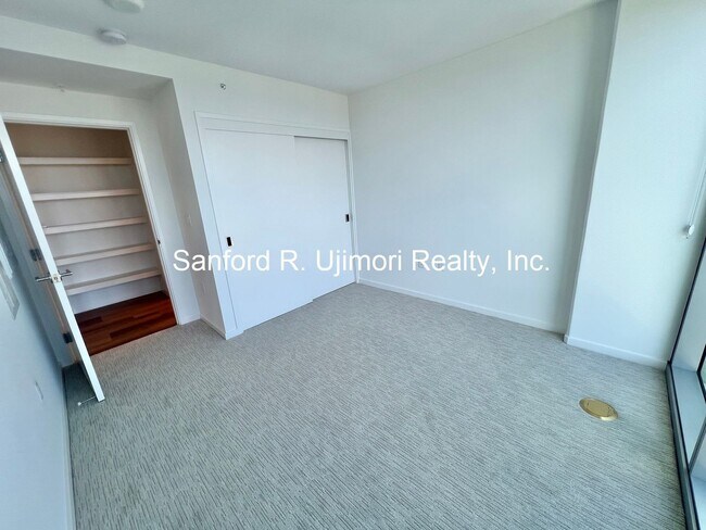 Building Photo - lion1515