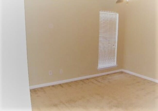 Building Photo - 256 Silver Brook Cir