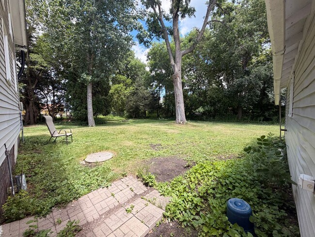 Building Photo - 2 Bedroom Home in Palmer! $750