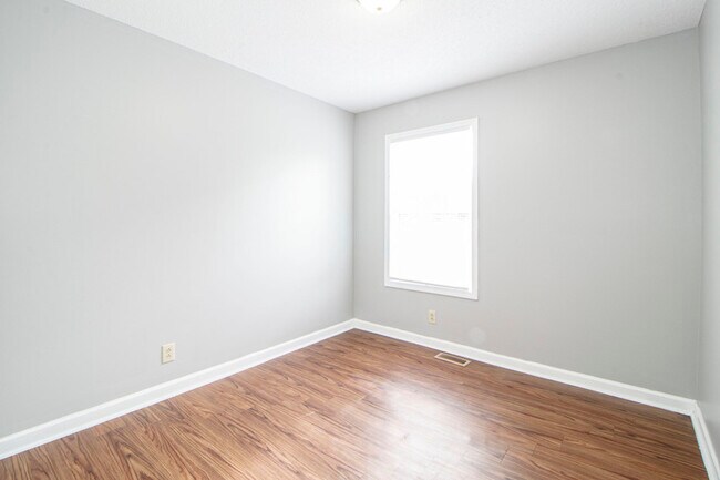 Building Photo - 1212 Kendall Dr