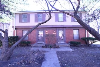 Building Photo - January FREE On This 2 Bedroom 1 Bath Duplex In The Waldo Area