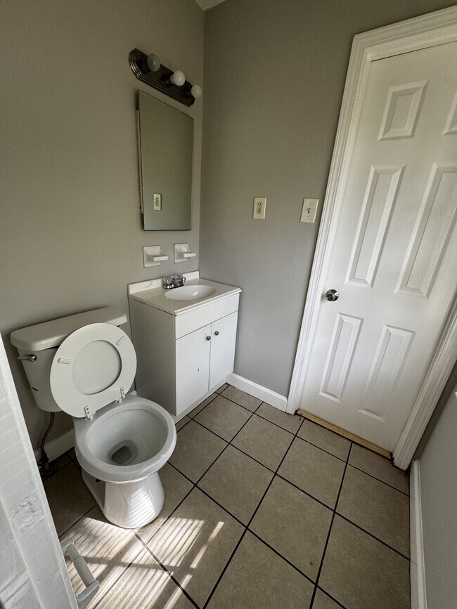 Building Photo - 2128 Baden Ct