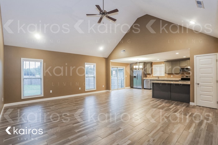 Building Photo - 977 Garrett Ln