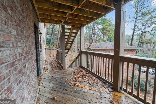 Building Photo - 2520 Peachwood Cir NE