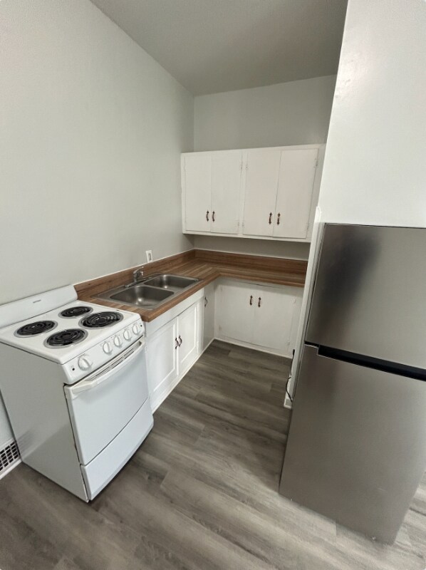 Building Photo - 416 Main Ave N