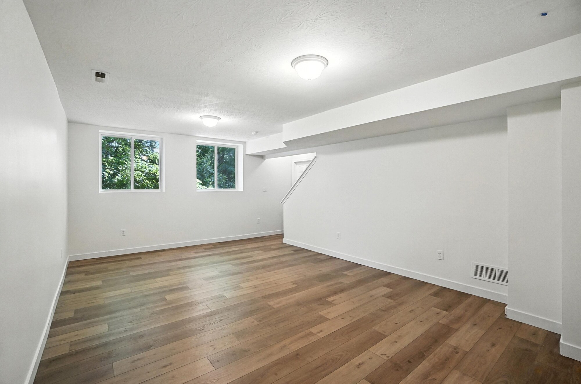 Building Photo - 2380 Oaktree Pl