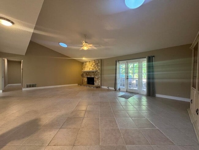 Building Photo - 3/2 in Pelican Bay