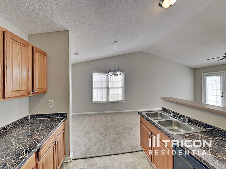 Building Photo - 172 Greystone Cir