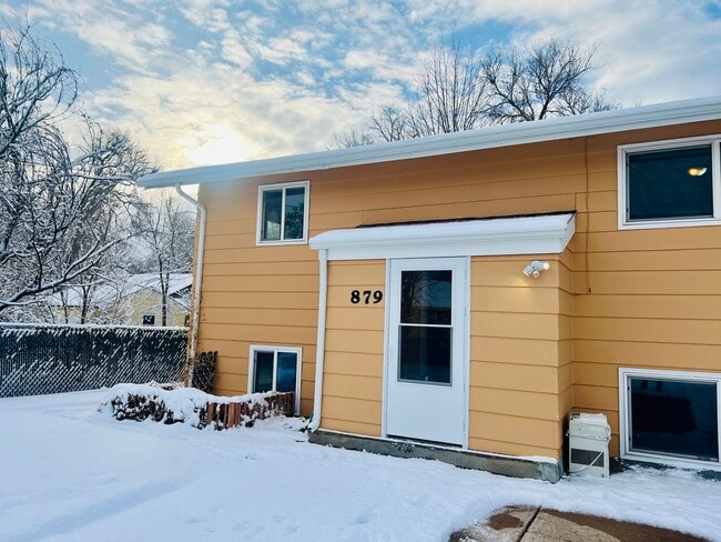 Building Photo - Half of a Duplex Available - 4 Bedroom 2 Bathroom in Lakewood