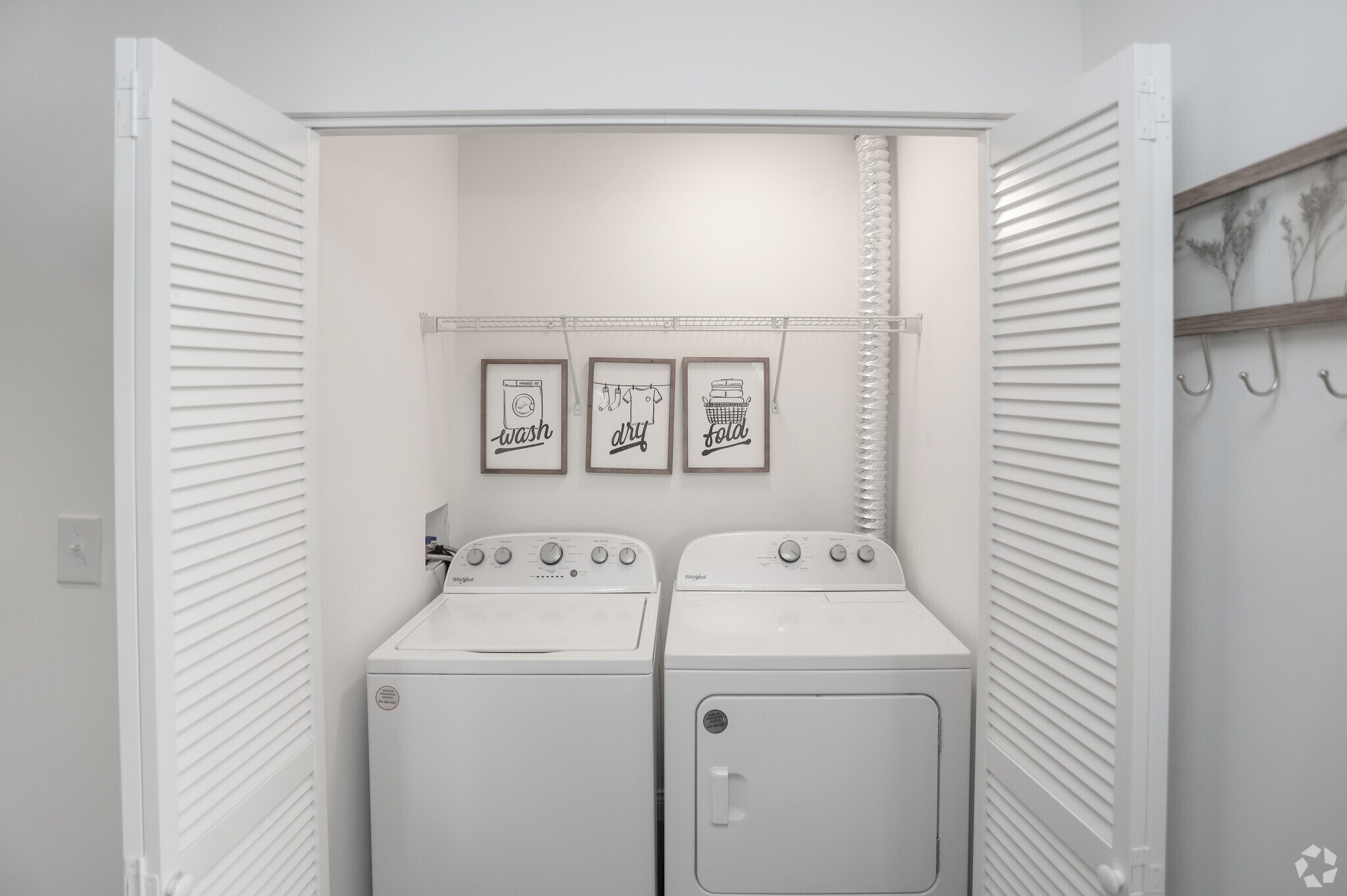 2BR, 1BA - 950 SF - 52 Flats