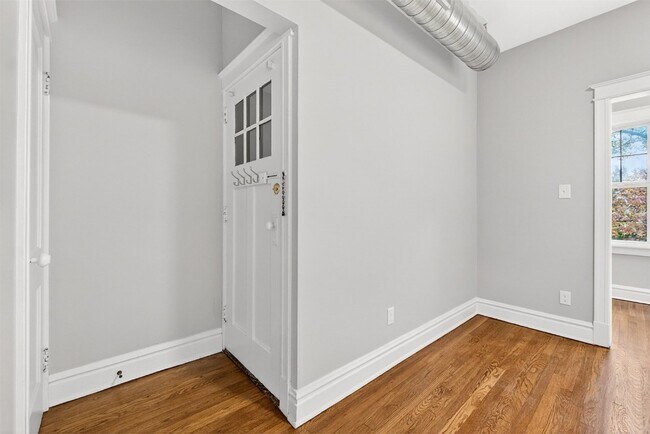 Building Photo - 6432 Alamo Ave