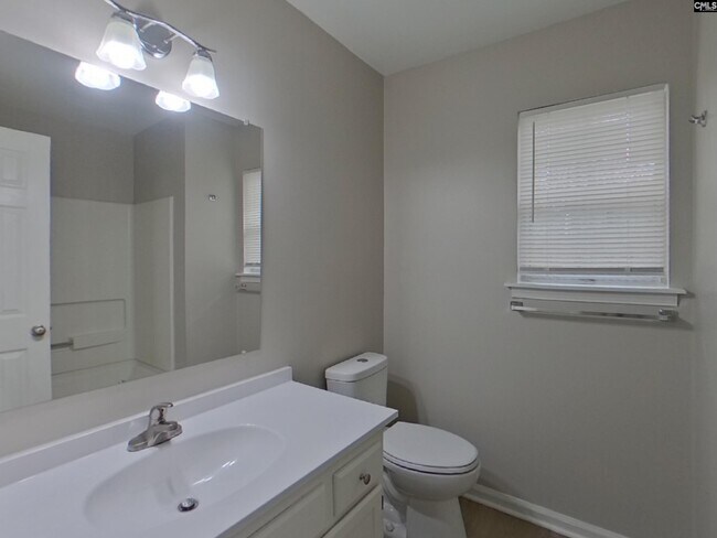 Building Photo - 121 Green Rose Rd