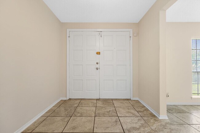 Building Photo - 3 Bedroom/2 Bath Camelot II Subdivision