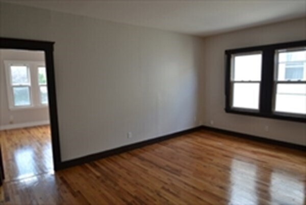 Building Photo - 654 Metropolitan Ave