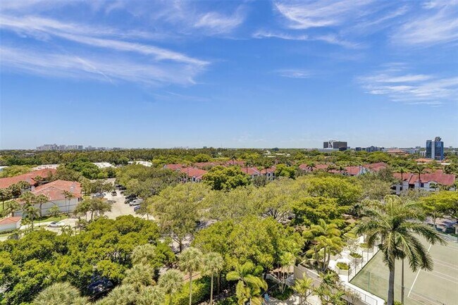 Building Photo - 3200 Port Royale Dr N