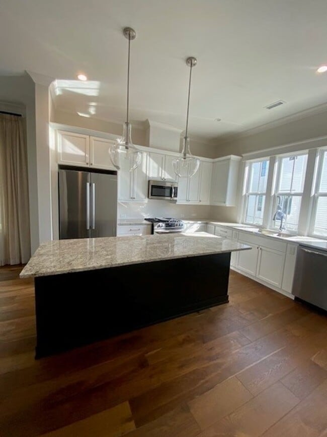 Building Photo - Welcome to our luxurious townhouse in the ...