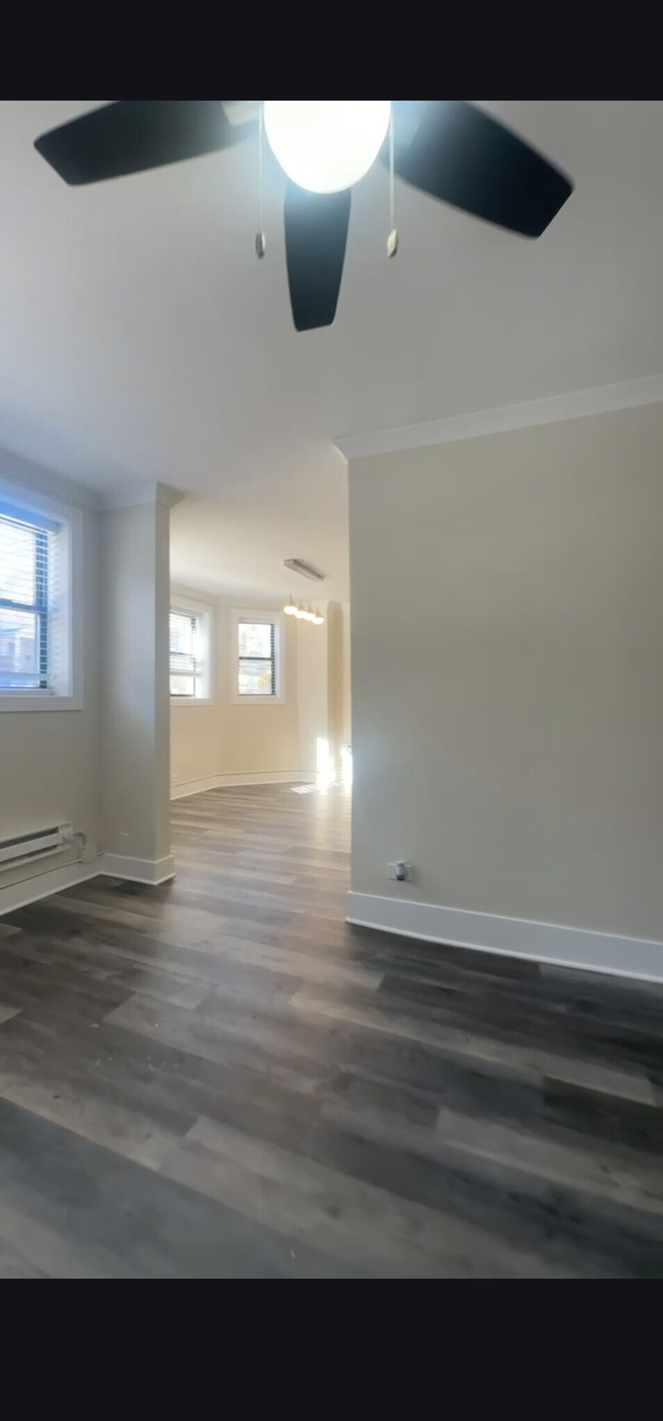 Building Photo - 3824 N Greenview Ave