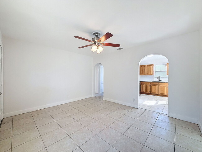 Building Photo - 1844 27th St S