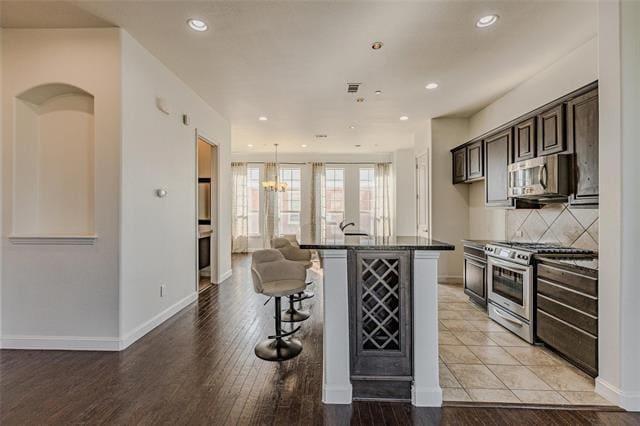 Building Photo - 602 Arbol