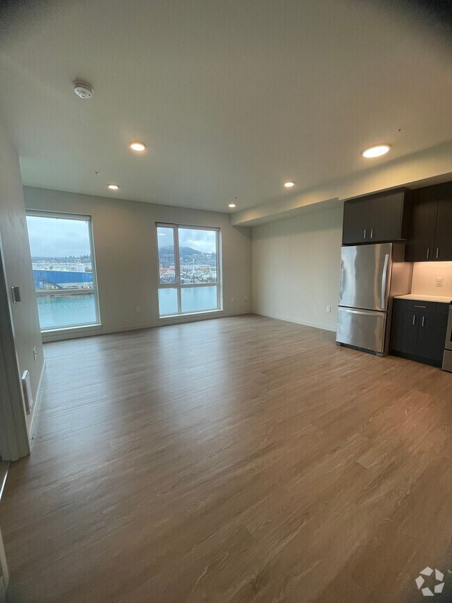 Building Photo - Roomy, 612 Square Foot, 1-Bedroom Home wit...