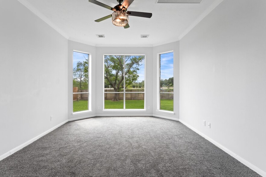 Building Photo - 2855 Everett Dr