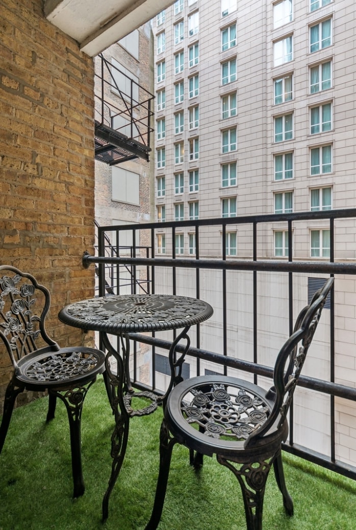 Building Photo - 40 E Delaware Pl