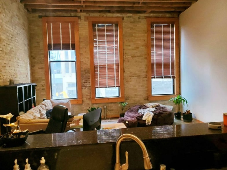 Building Photo - 773 N Water St