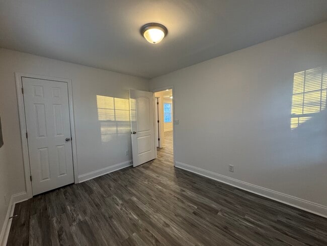 Building Photo - 515 Chapel St