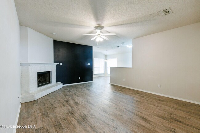 Building Photo - 536 N Kirby Ave