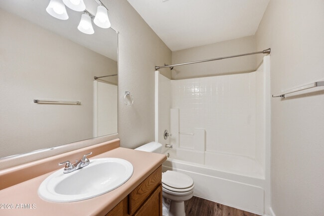 Building Photo - 2851 E Cherry Hills Dr