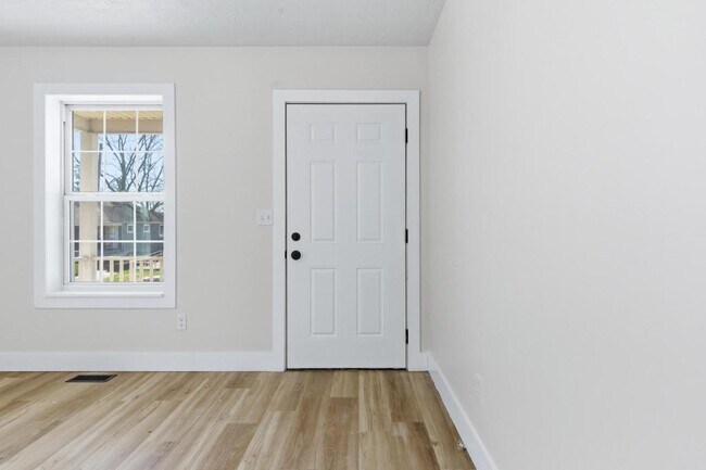 Building Photo - 144 N Quentin Ave