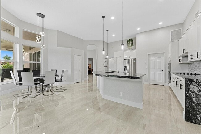 Building Photo - 20094 W Key Dr